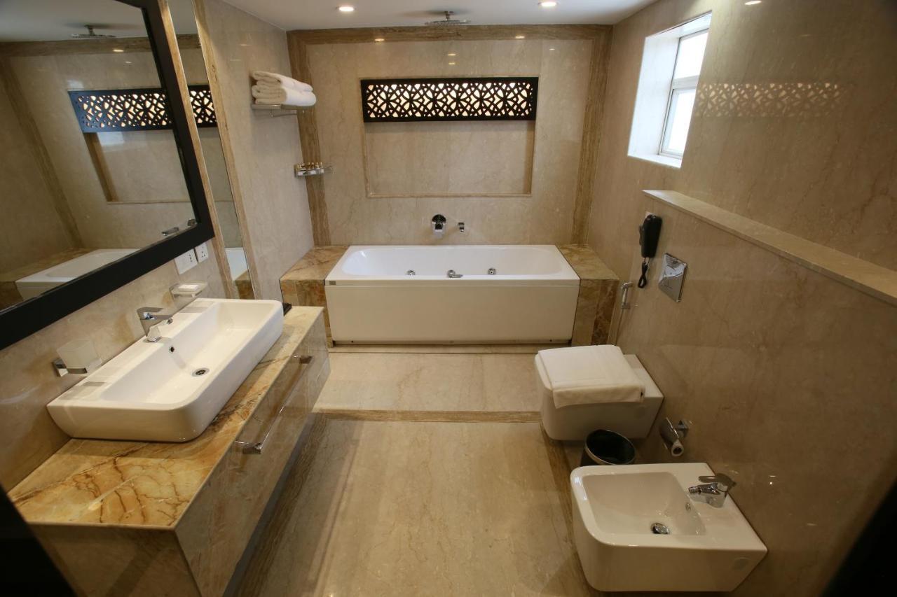 Vivin Luxury Suites Thiruvananthapuram Екстер'єр фото