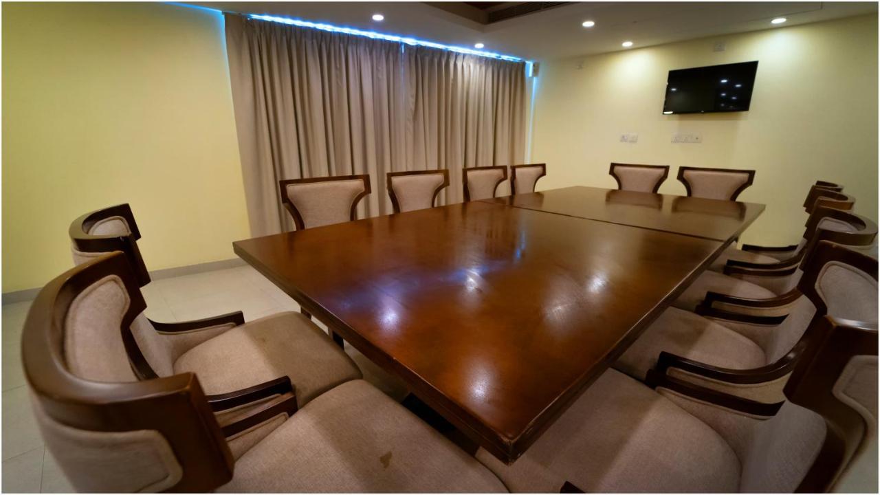 Vivin Luxury Suites Thiruvananthapuram Екстер'єр фото